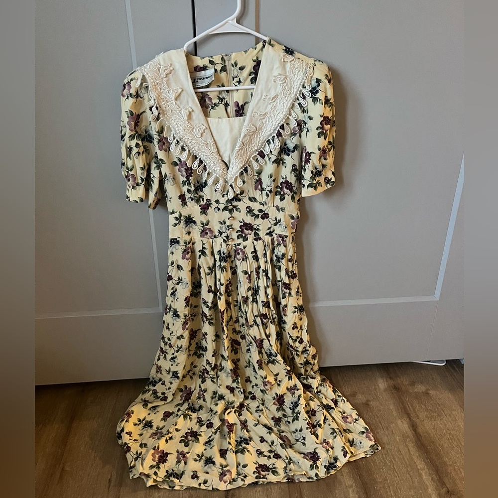 Floral Dress with Lace Collar - 80's Vintage S.L. Fashions